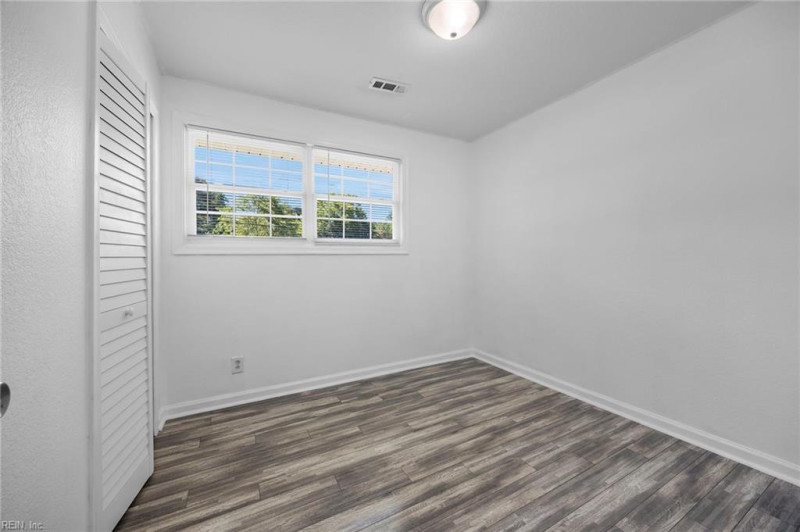 Photo 11 of 25 residential for sale in Portsmouth virginia