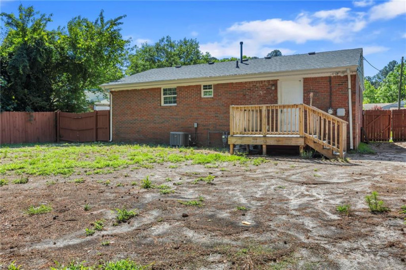 Photo 18 of 25 residential for sale in Portsmouth virginia