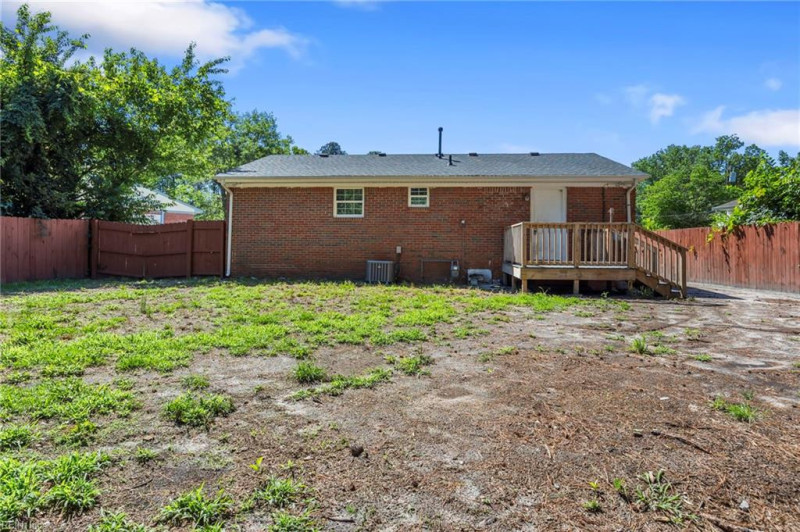 Photo 19 of 25 residential for sale in Portsmouth virginia