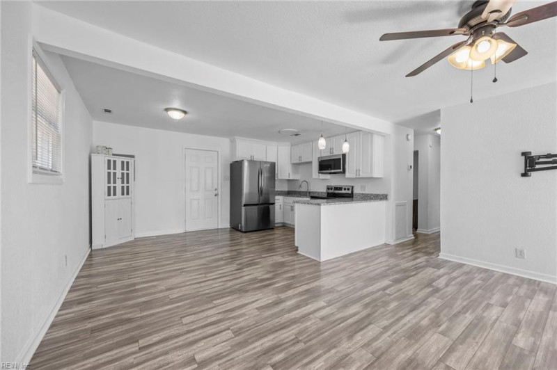 Photo 3 of 25 residential for sale in Portsmouth virginia