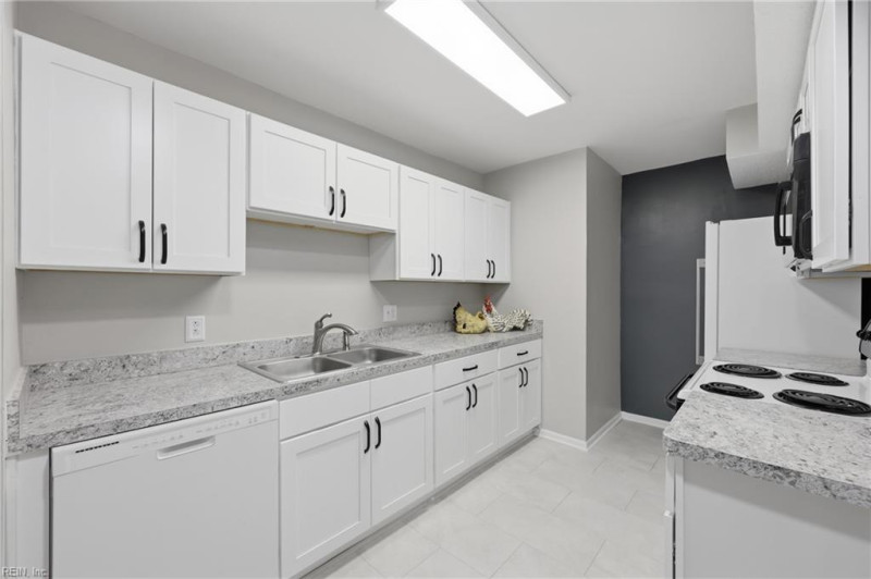 Photo 10 of 37 residential for sale in Virginia Beach virginia
