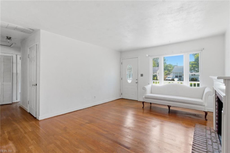 Photo 10 of 40 residential for sale in Norfolk virginia