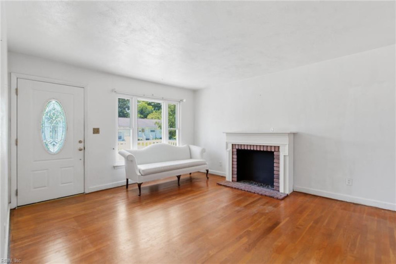 Photo 11 of 40 residential for sale in Norfolk virginia