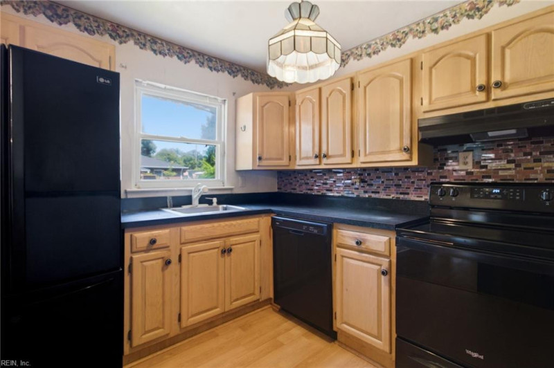 Photo 18 of 40 residential for sale in Norfolk virginia