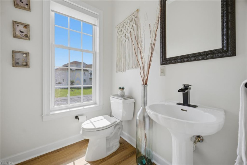 Photo 16 of 50 residential for sale in Hampton virginia