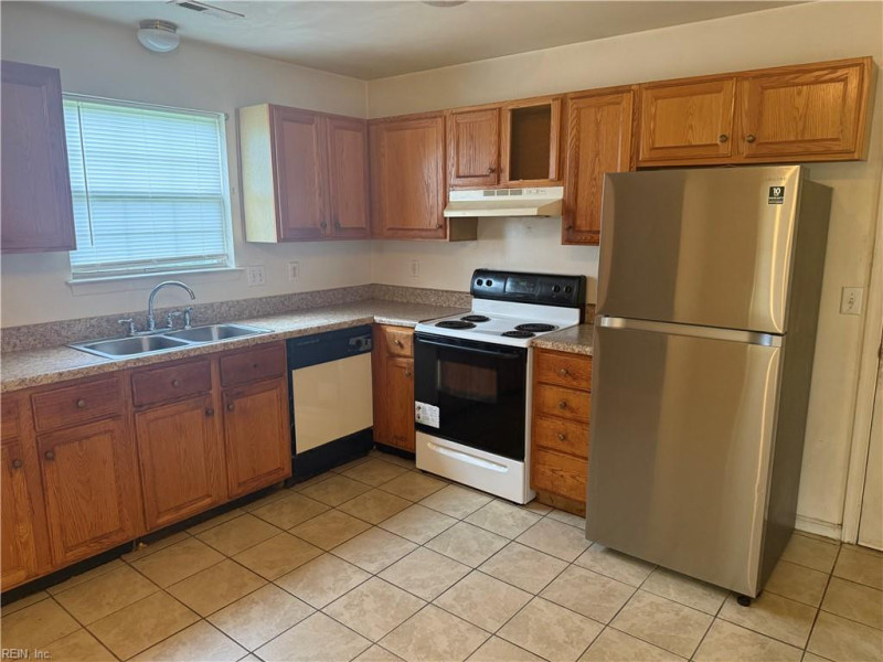 Photo 10 of 31 residential for sale in Suffolk virginia