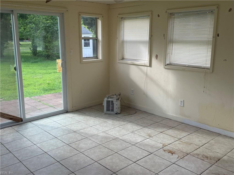 Photo 14 of 31 residential for sale in Suffolk virginia