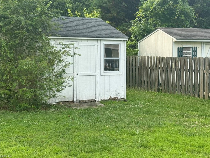 Photo 29 of 31 residential for sale in Suffolk virginia