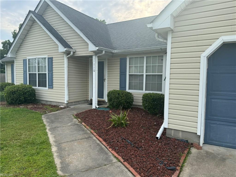 Photo 3 of 31 residential for sale in Suffolk virginia