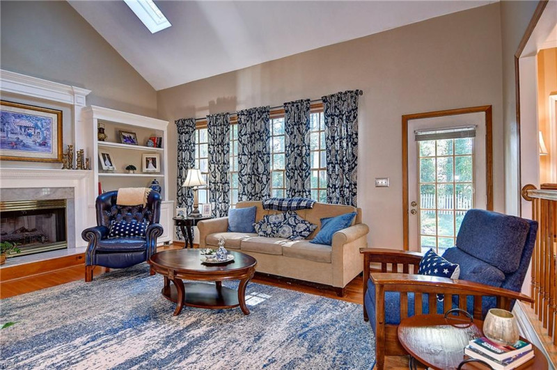 Photo 12 of 49 residential for sale in Chesapeake virginia