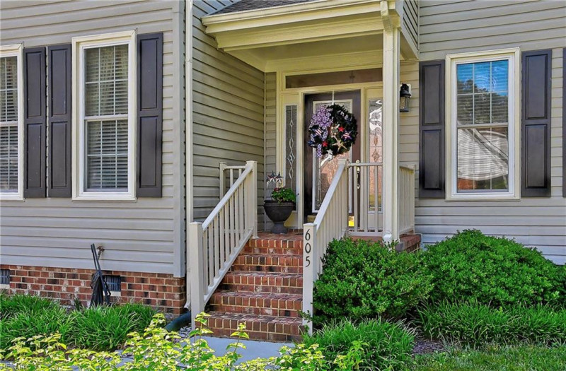 Photo 3 of 49 residential for sale in Chesapeake virginia