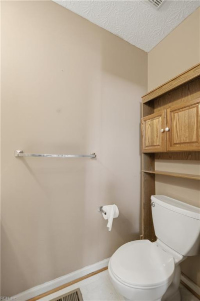 Photo 13 of 24 residential for sale in York County virginia