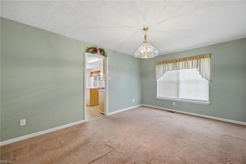 Photo 7 of 24 residential for sale in York County virginia