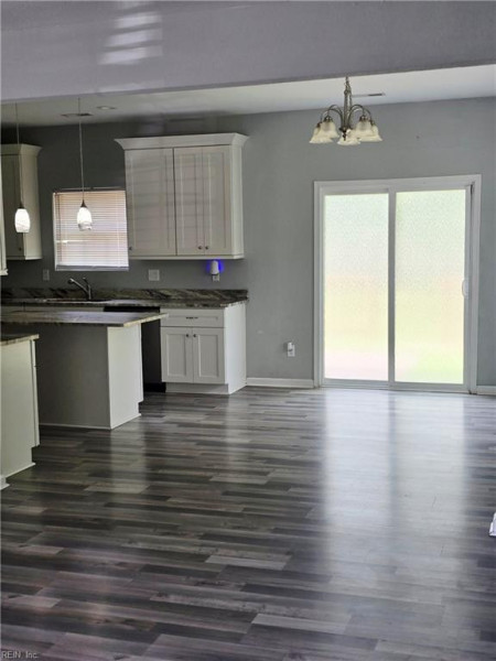 Photo 4 of 35 residential for sale in Suffolk virginia