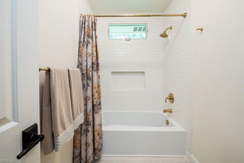 Photo 23 of 47 residential for sale in Chesapeake virginia