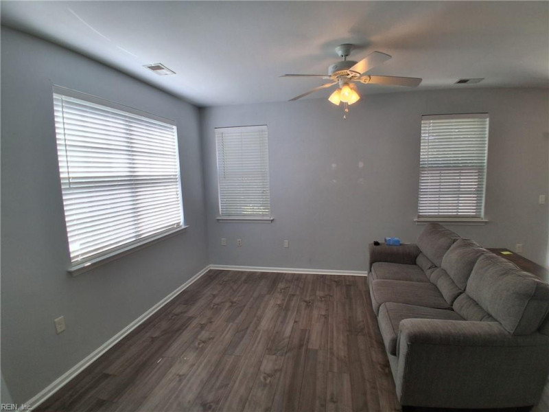 Photo 10 of 21 residential for sale in Chesapeake virginia