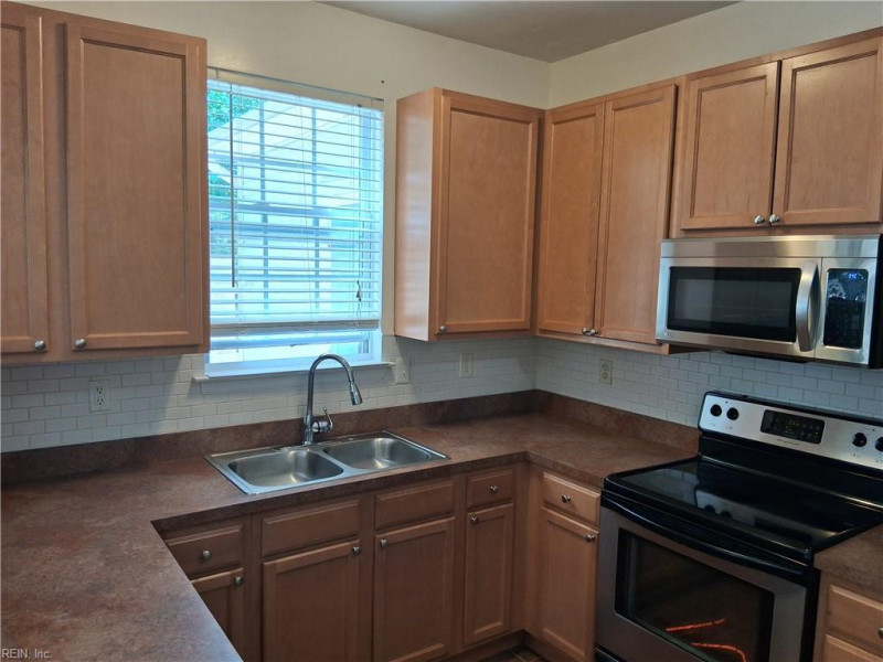 Photo 2 of 21 residential for sale in Chesapeake virginia