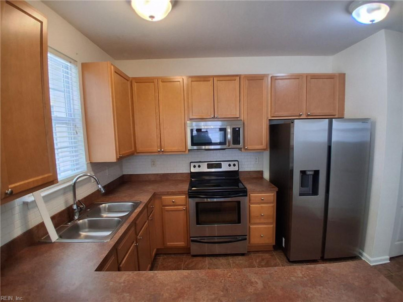 Photo 7 of 21 residential for sale in Chesapeake virginia
