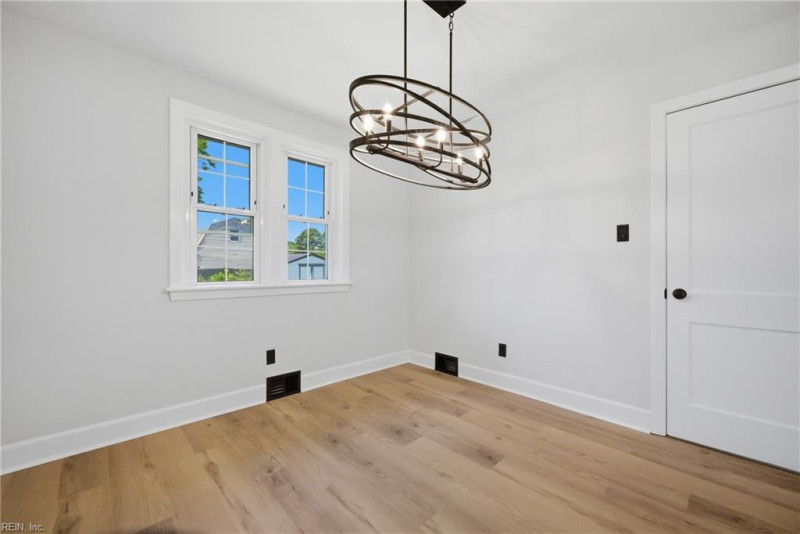 Photo 11 of 33 residential for sale in Portsmouth virginia