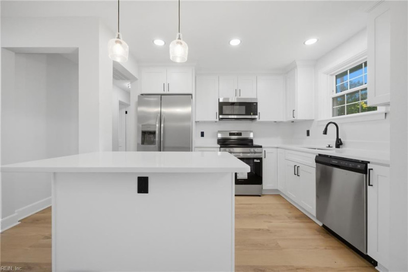 Photo 13 of 33 residential for sale in Portsmouth virginia