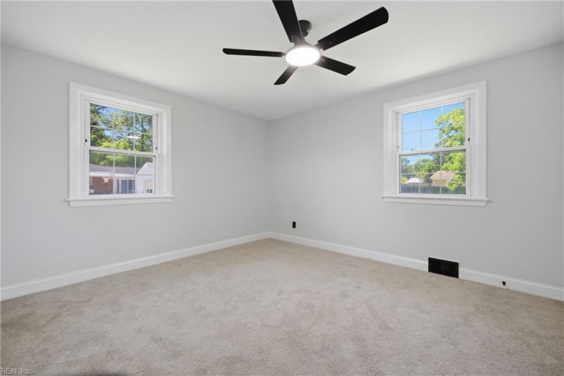 Photo 18 of 33 residential for sale in Portsmouth virginia