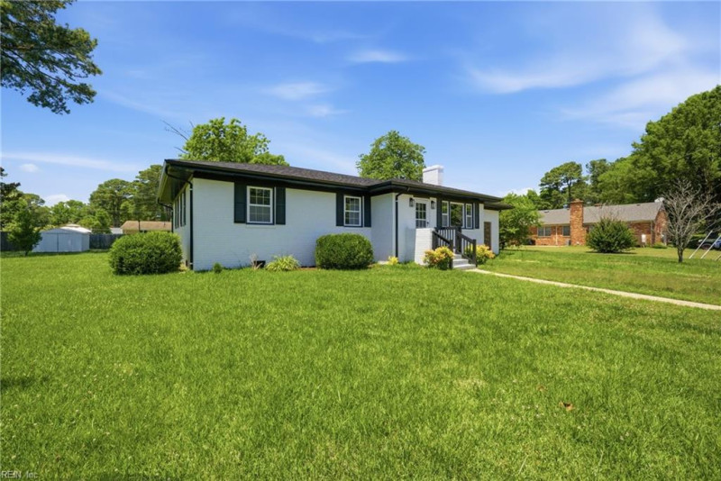 Photo 2 of 33 residential for sale in Portsmouth virginia