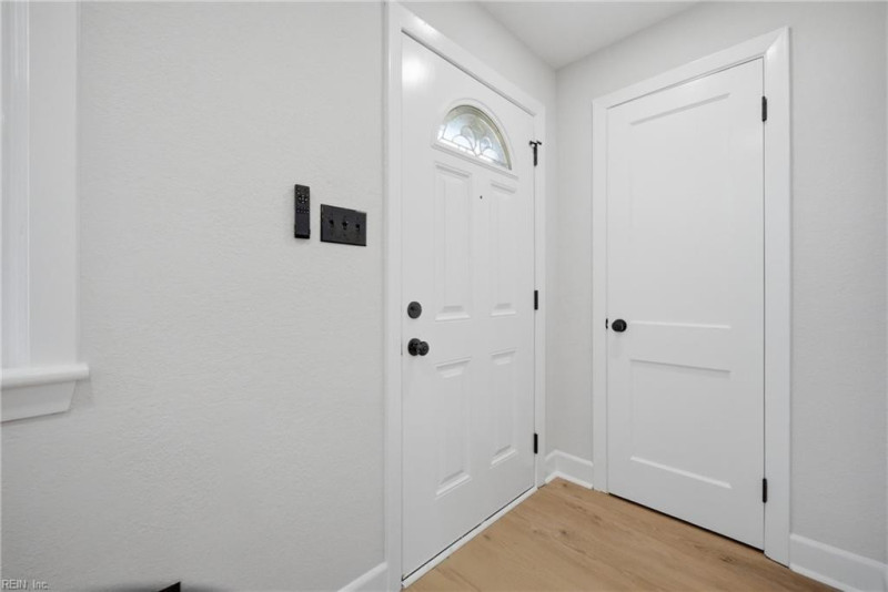 Photo 5 of 33 residential for sale in Portsmouth virginia