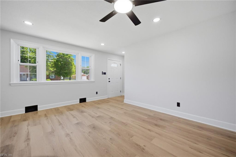 Photo 6 of 33 residential for sale in Portsmouth virginia
