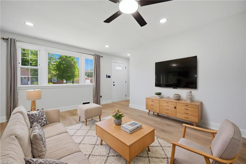 Photo 7 of 33 residential for sale in Portsmouth virginia