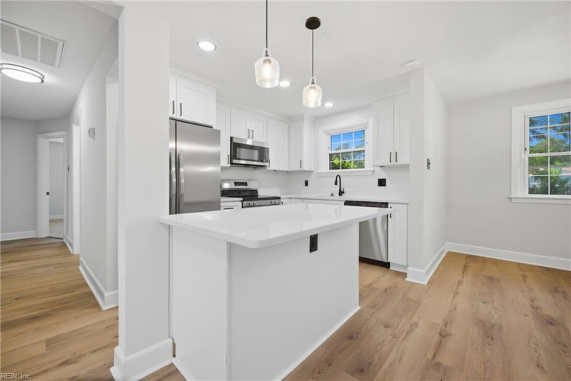 Photo 8 of 33 residential for sale in Portsmouth virginia