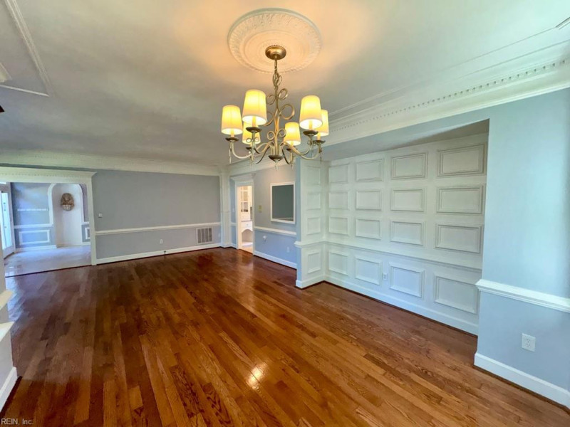 Photo 10 of 32 residential for sale in Chesapeake virginia