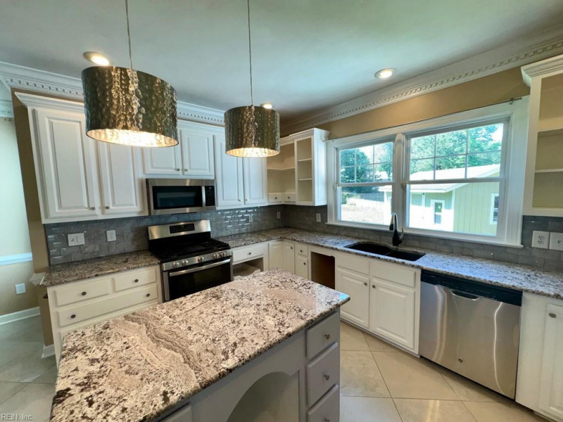 Photo 11 of 32 residential for sale in Chesapeake virginia