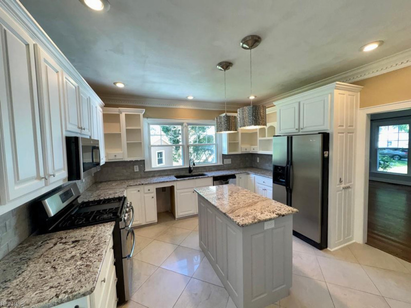 Photo 12 of 32 residential for sale in Chesapeake virginia