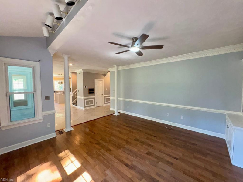 Photo 18 of 32 residential for sale in Chesapeake virginia