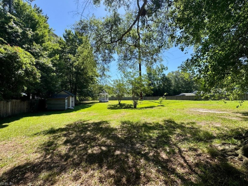 Photo 5 of 32 residential for sale in Chesapeake virginia