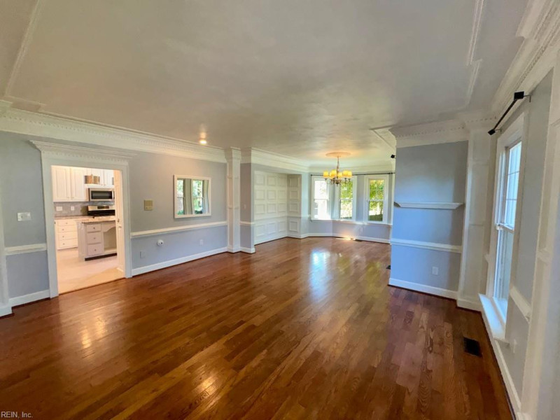 Photo 7 of 32 residential for sale in Chesapeake virginia