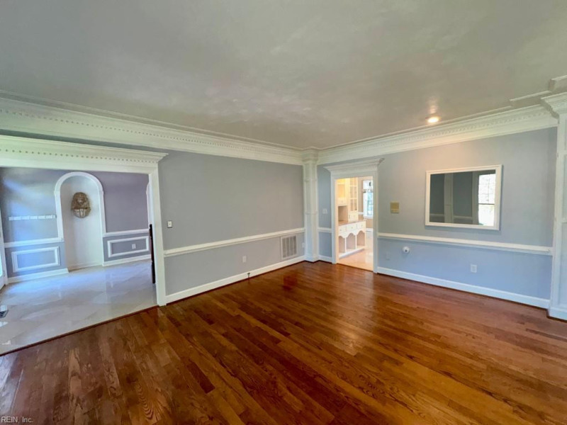 Photo 8 of 32 residential for sale in Chesapeake virginia