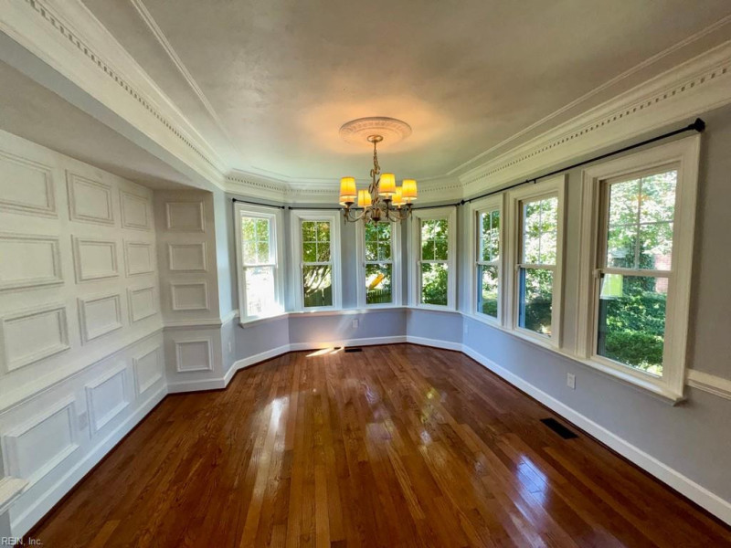 Photo 9 of 32 residential for sale in Chesapeake virginia