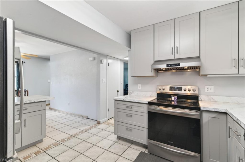 Photo 10 of 36 residential for sale in Hampton virginia