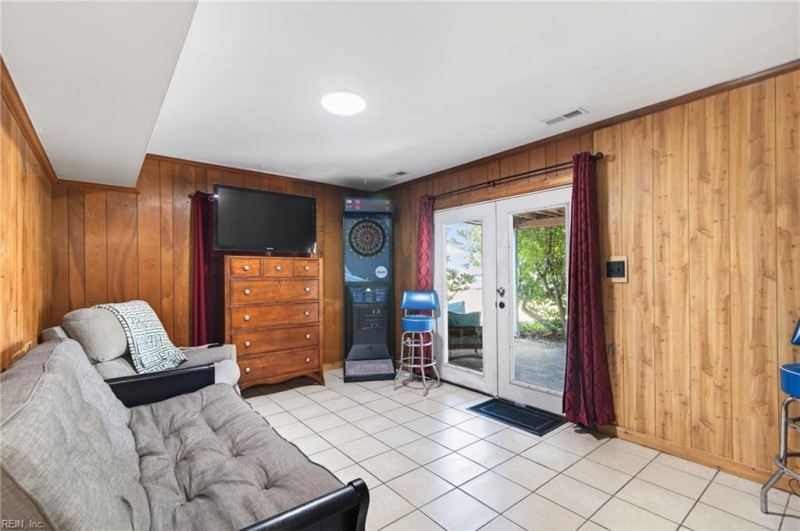Photo 16 of 36 residential for sale in Hampton virginia