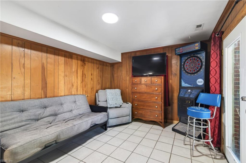 Photo 17 of 36 residential for sale in Hampton virginia