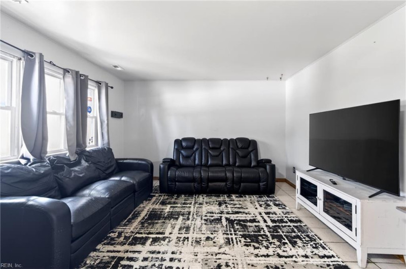Photo 4 of 36 residential for sale in Hampton virginia