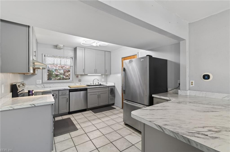 Photo 8 of 36 residential for sale in Hampton virginia