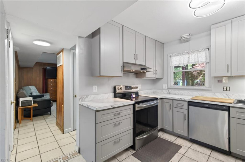 Photo 9 of 36 residential for sale in Hampton virginia
