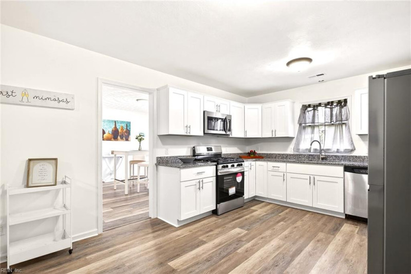 Photo 10 of 36 residential for sale in Suffolk virginia