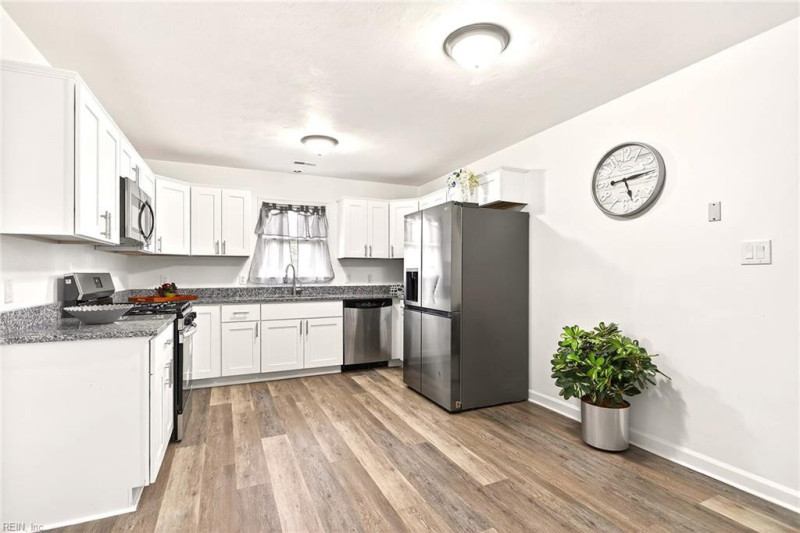Photo 11 of 36 residential for sale in Suffolk virginia