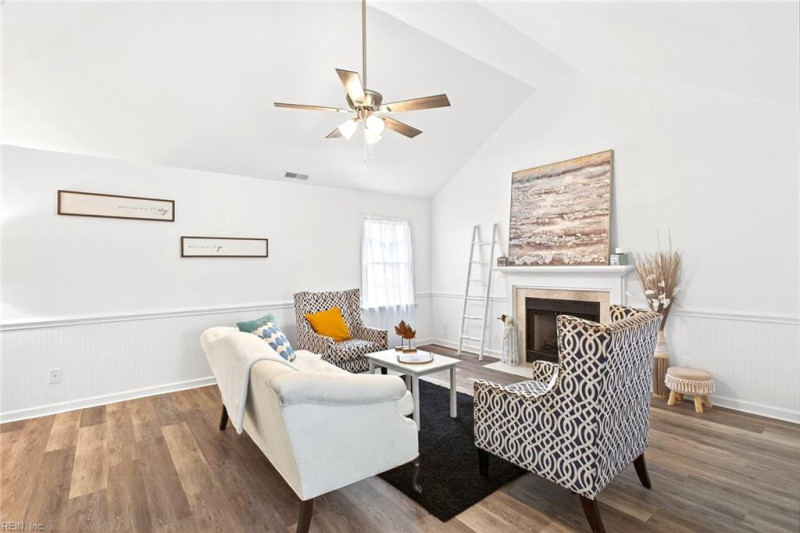 Photo 3 of 36 residential for sale in Suffolk virginia