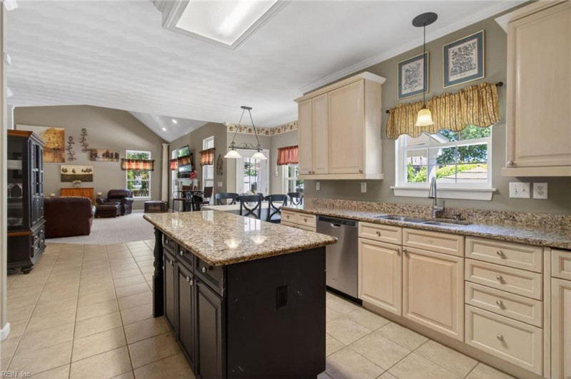 Photo 14 of 50 residential for sale in Chesapeake virginia