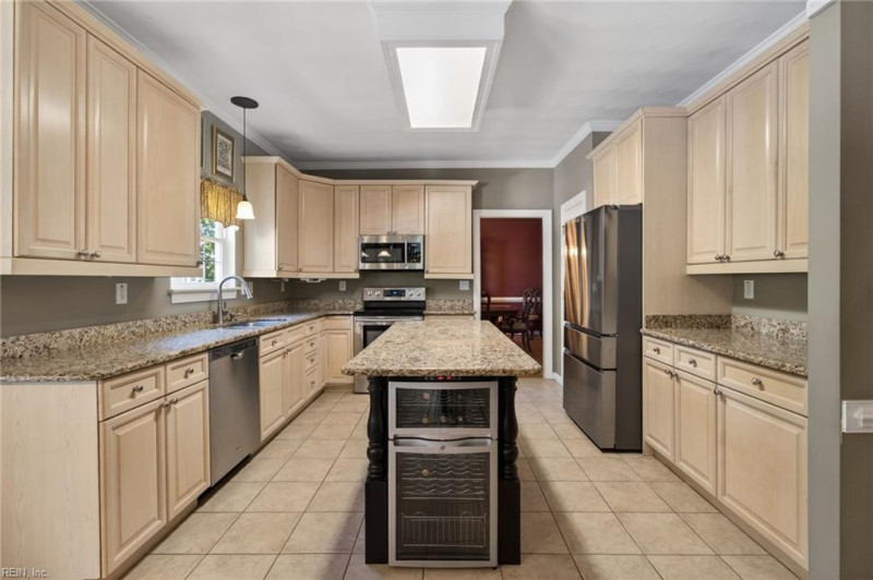 Photo 15 of 50 residential for sale in Chesapeake virginia