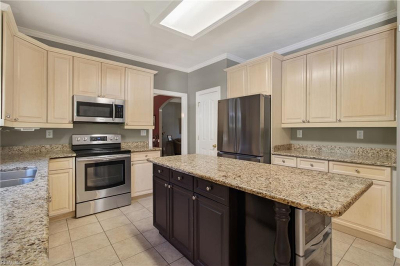 Photo 16 of 50 residential for sale in Chesapeake virginia